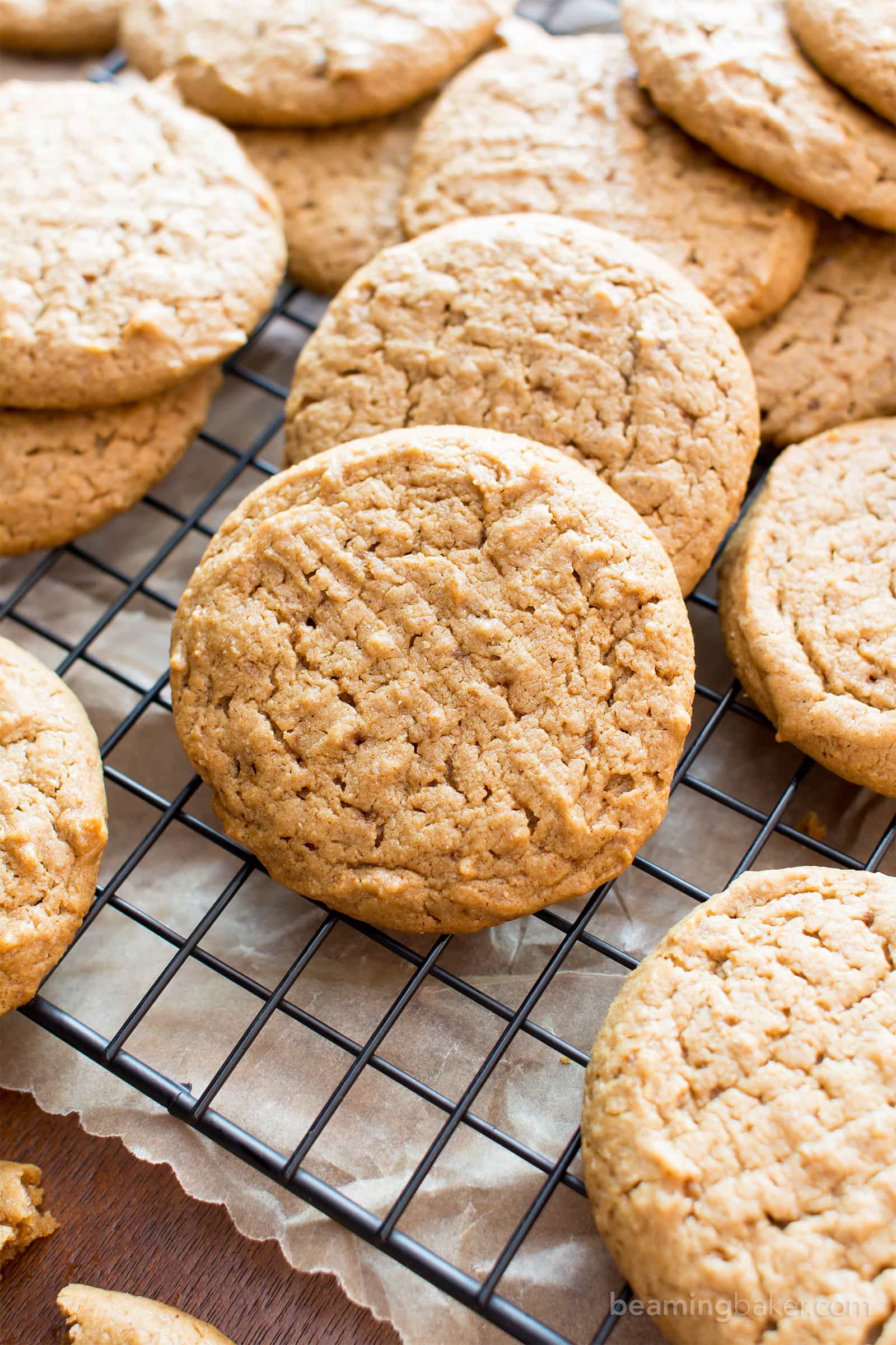 Easy Vegan Peanut Butter Cookies (V, GF): an easy recipe for comforting peanut butter cookies that are lightly crispy on the outside, soft and chewy on the inside, made with healthy, whole ingredients! #Vegan #GlutenFree #DairyFree #Healthy #Dessert #ProteinRich | Recipe on BeamingBaker.com