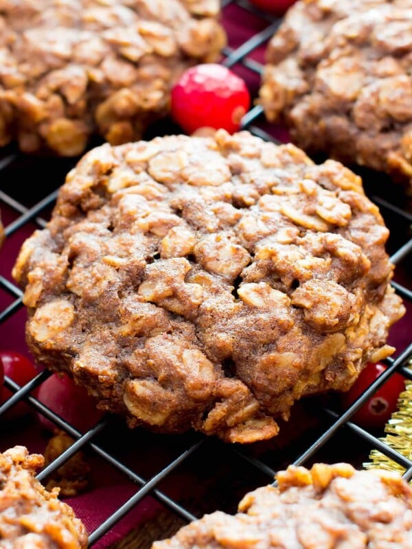 Gluten Free Gingerbread Oatmeal Breakfast Cookies (V, GF): an easy recipe for lightly sweet, soft and chewy ginger oatmeal cookies bursting with your favorite warm holiday spices! #Vegan #GlutenFree #Christmas #DairyFree #Holiday #Healthy | Recipe on BeamingBaker.com