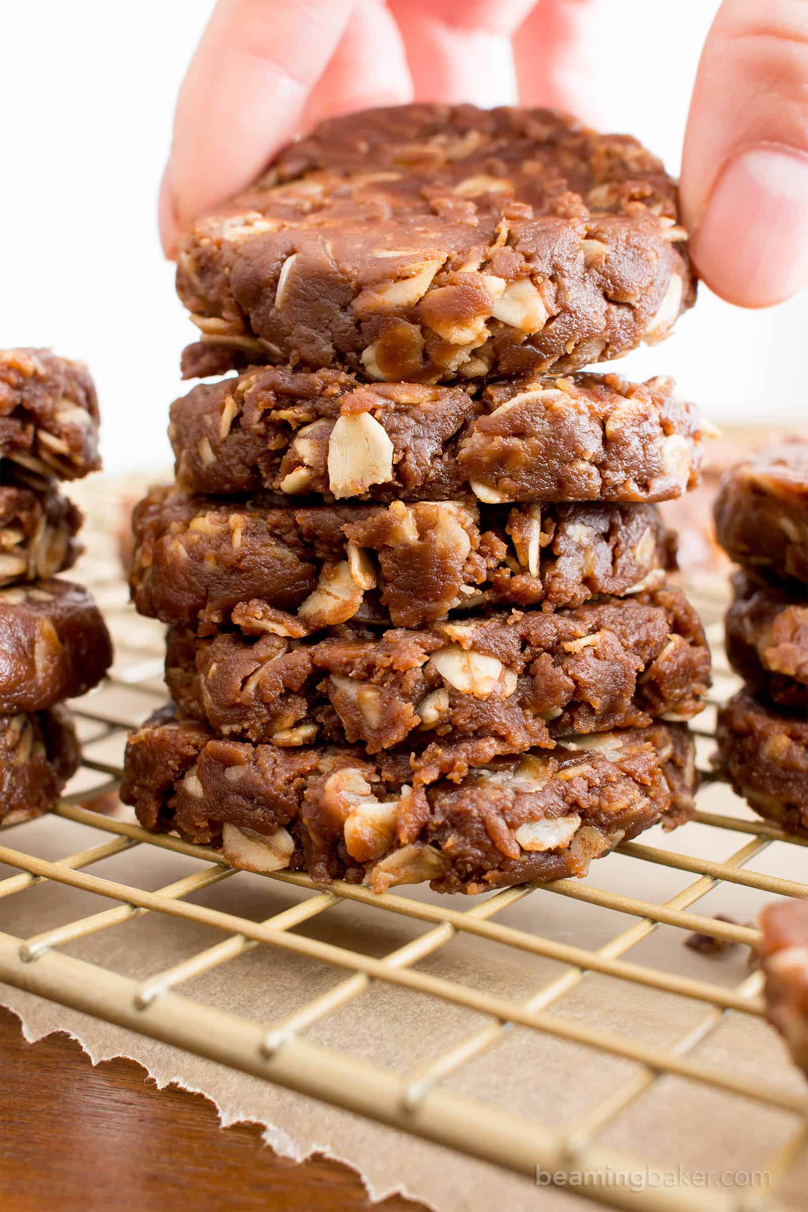 4 Ingredient No Bake Chocolate Peanut Butter Oatmeal Cookies (V, GF, DF): an easy recipe for perfectly chewy no bake peanut butter cookies bursting with chocolate flavor. #Vegan #GlutenFree #DairyFree #Chocolate #Cookies | Recipe on BeamingBaker.com