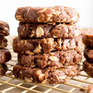 4 Ingredient No Bake Chocolate Peanut Butter Oatmeal Cookies (V, GF, DF): an easy recipe for perfectly chewy no bake peanut butter cookies bursting with chocolate flavor. #Vegan #GlutenFree #DairyFree #Chocolate #Cookies | Recipe on BeamingBaker.com