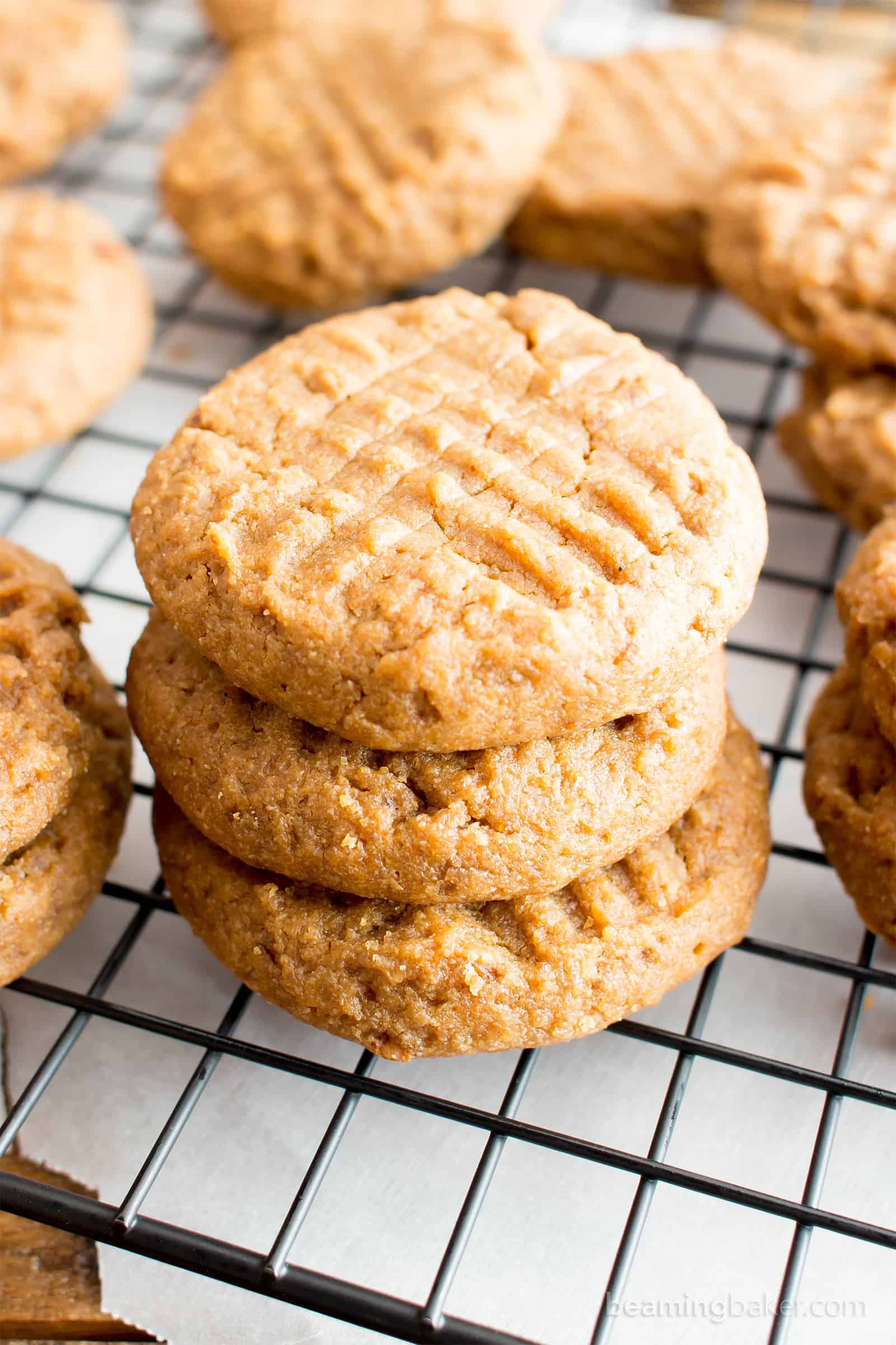 Easy Gluten Free Peanut Butter Cookies (V, GF): an easy recipe for soft and chewy gluten-free peanut butter cookies that taste just like the classics! #Vegan #GlutenFree #DairyFree #Dessert #Cookies | Recipe on BeamingBaker.com