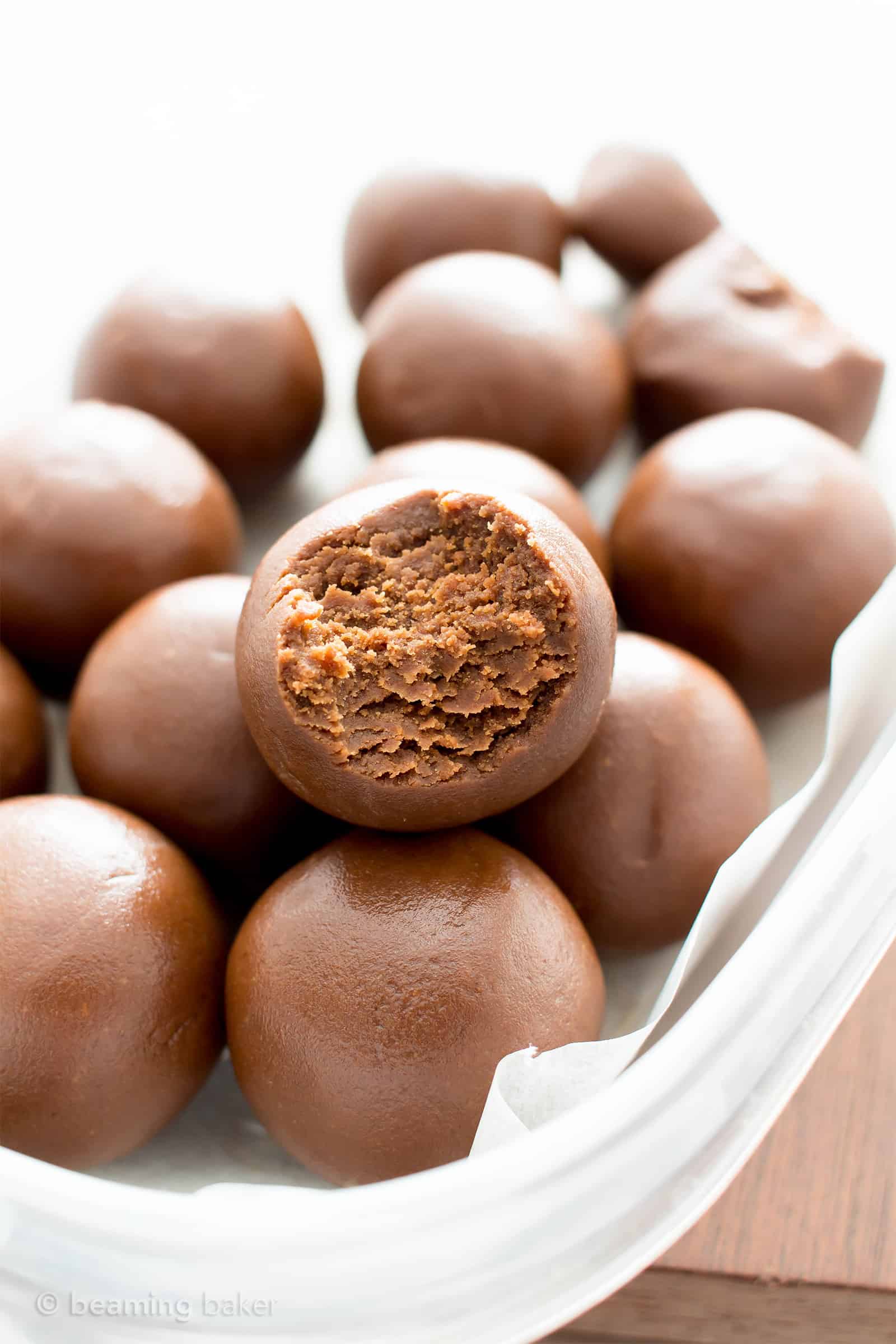 https://beamingbaker.com/wp-content/uploads/2018/04/4-Ingredient-Chocolate-Peanut-Butter-No-Bake-Energy-Bites-Recipe-Gluten-Free-Vegan-Protein-Packed-1.jpg