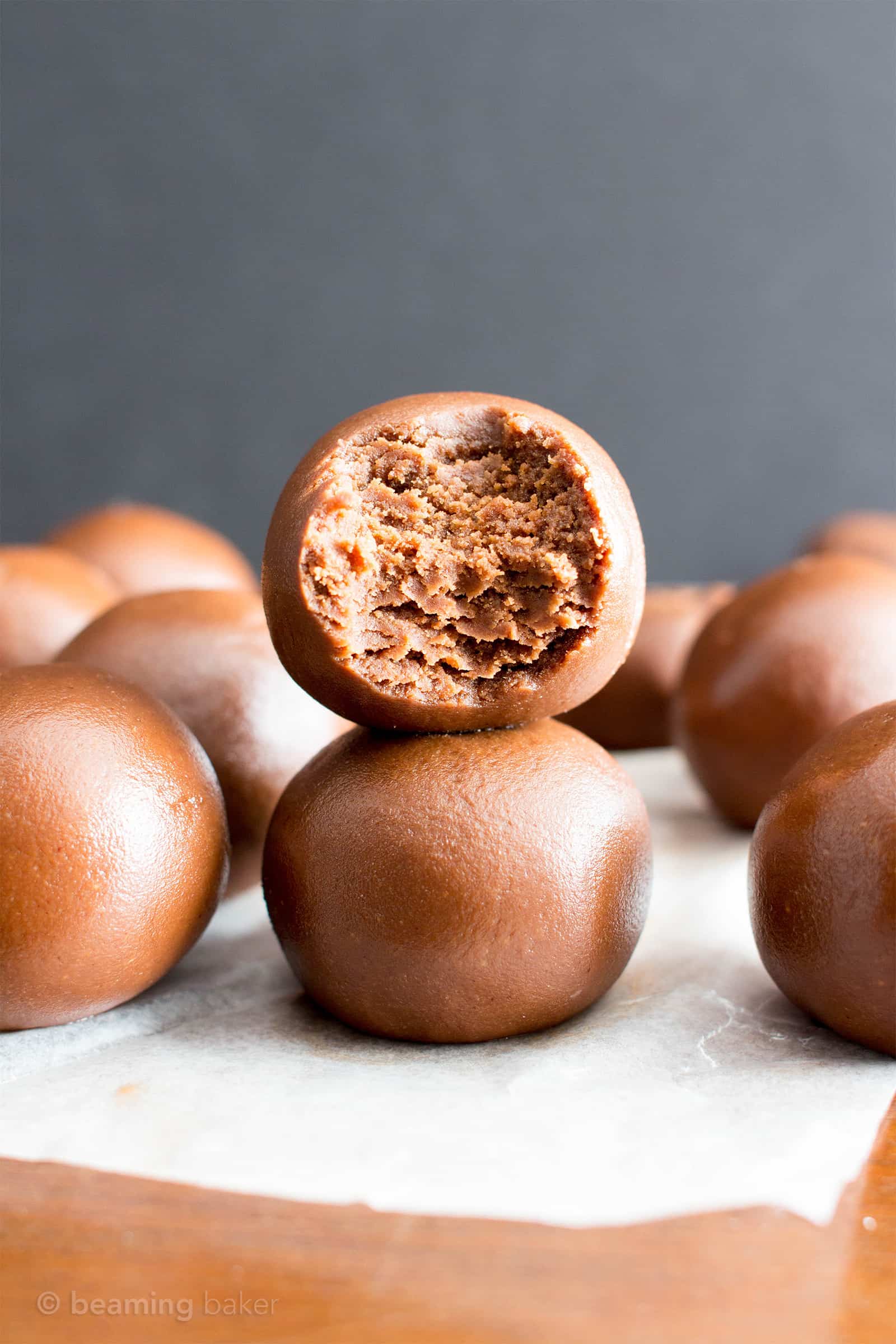 https://beamingbaker.com/wp-content/uploads/2018/04/4-Ingredient-Chocolate-Peanut-Butter-No-Bake-Energy-Bites-Recipe-Gluten-Free-Vegan-Protein-Packed-2.jpg