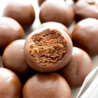 4 Ingredient Chocolate Peanut Butter No Bake Energy Bites Recipe (V, GF): an easy, one bowl recipe for irresistible no bake bites packed with peanut butter and chocolate flavor! #Vegan #GlutenFree #DairyFree #PeanutButter #Chocolate #NoBake #Snacks | Recipe on BeamingBaker.com 