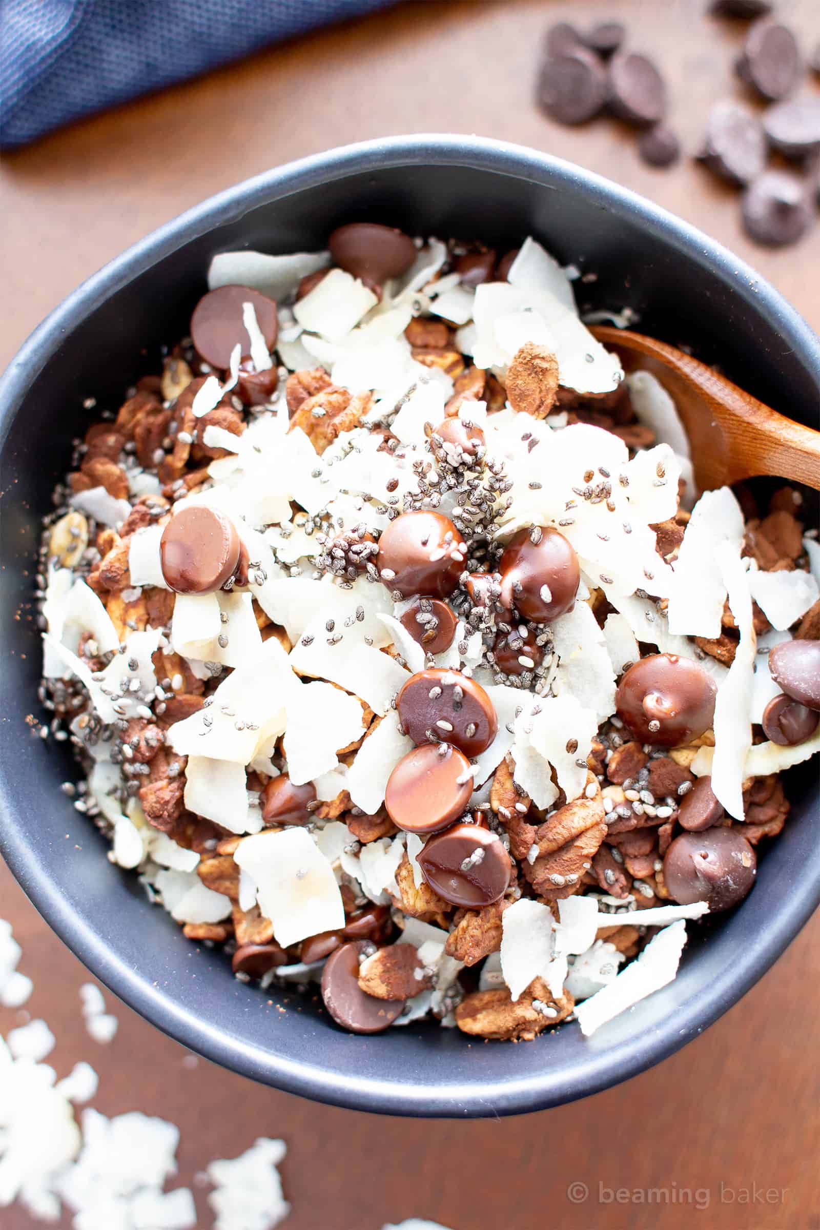 Midnight Mocha Bowls (V, GF): the perfect morning treat—a nourishing bowl of dark chocolate, coffee and superfood infused oatmeal to kick off a fantastic morning! #Vegan #GlutenFree #DairyFree #Breakfast | Recipe at BeamingBaker.com