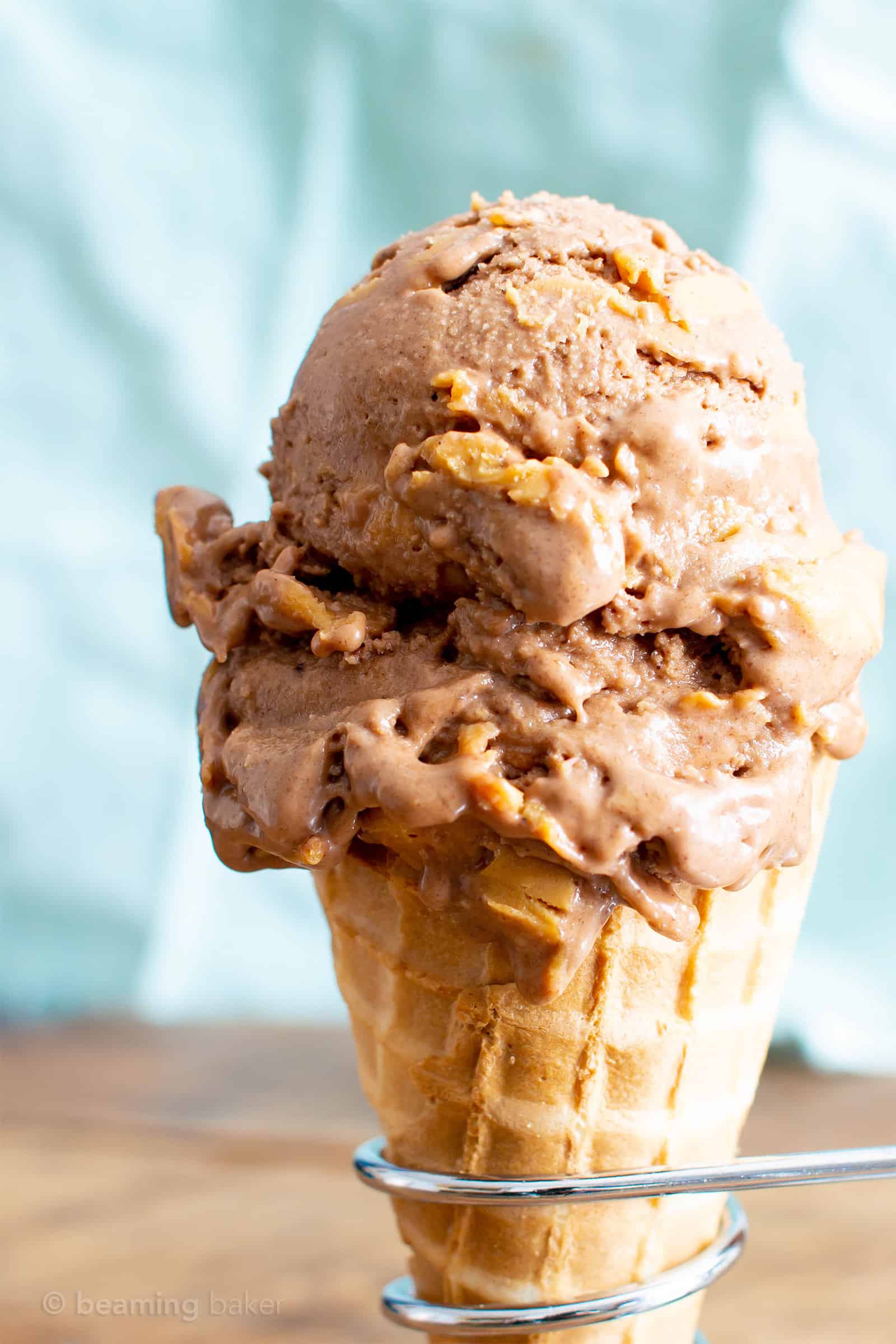Healthy No Sugar Added Chocolate Peanut Butter Ice Cream (V, DF): a super easy, 5-ingredient recipe for the BEST deliciously creamy and chocolatey no churn peanut butter ice cream. #Vegan #DairyFree #IceCream #Paleo option #HealthyDesserts #PeanutButter #NoSugarAdded #Bananas | Recipe at BeamingBaker.com