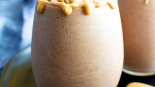 4 Ingredient Chocolate Peanut Butter Homemade Frosty Recipe (V+GF): an easy, 5-minute recipe for a thick ‘n creamy homemade Wendy’s frosty made with just 4 healthy ingredients! #Vegan #GlutenFree #DairyFree #Paleo option, #NoAddedSugar #RefinedSugarFree #FrozenDesserts | Recipe at BeamingBaker.com