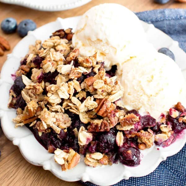 Vegan Gluten Free Blueberry Crisp (V+GF): an easy recipe for delightfully sweet ‘n crisp topping & warm, gooey blueberry filling to make for the perfect healthy summer dessert! #Vegan #GlutenFree #Paleo option #DairyFree #RefinedSugarFree #SummerDesserts #HealthyDesserts | Recipe at BeamingBaker.com