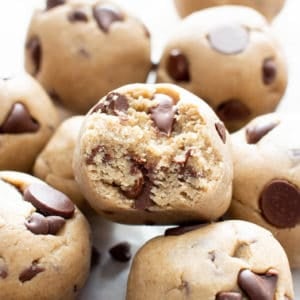 5 Ingredient Chocolate Chip Cookie Dough Bites Recipe (V, GF): a quick ‘n easy recipe for decadent no bake cookie dough bites made with healthy gluten free ingredients and PLENTY of chocolate!! #Vegan #GlutenFree #DairyFree #RefinedSugarFree #CookieDough #ChocolateChips #VeganDesserts #GlutenFreeDesserts #HealthyDesserts #NoBake #NoBakeBites | Recipe at BeamingBaker.com