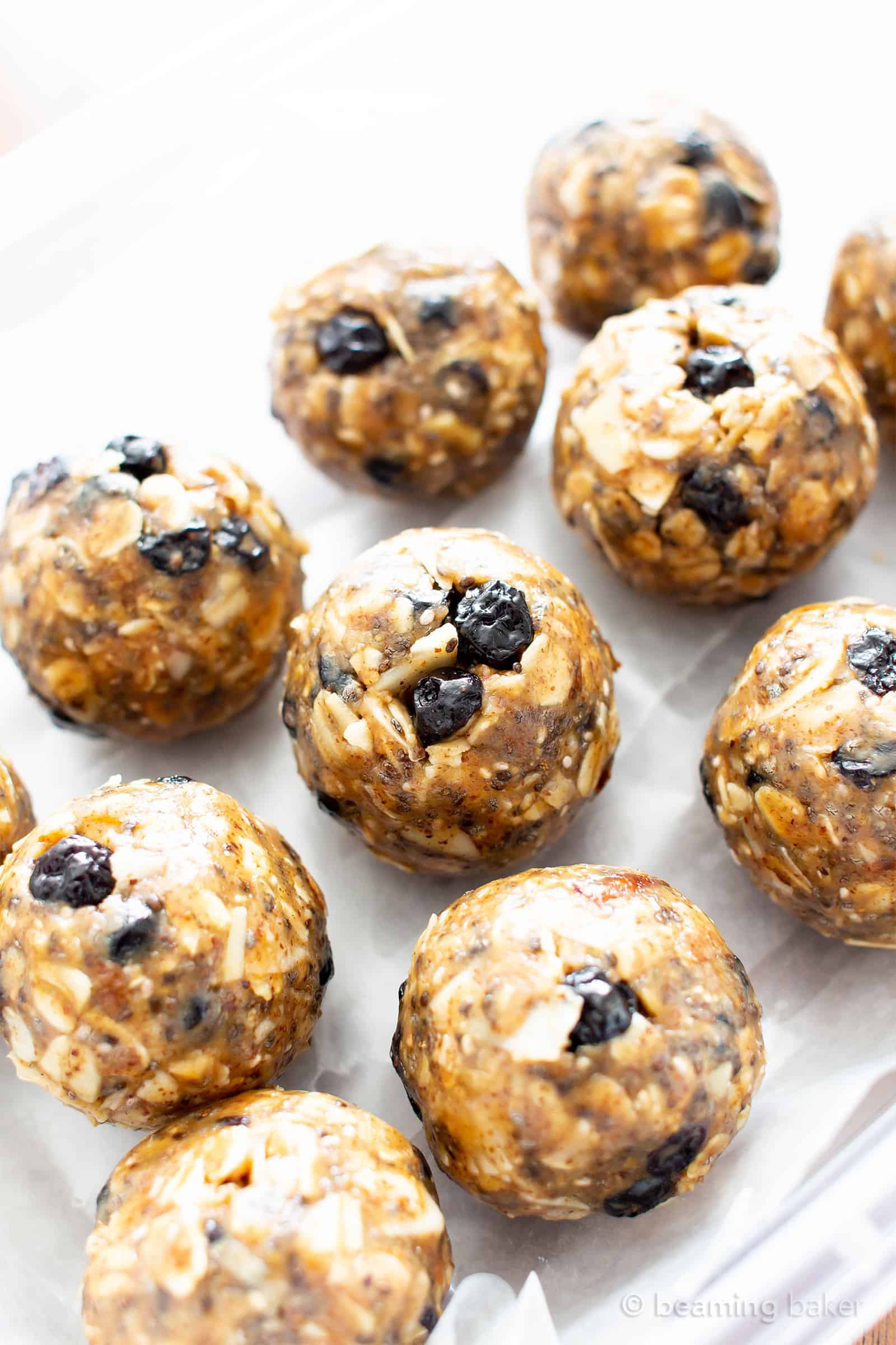 No Bake Blueberry Almond Chia Energy Bites (V, GF): a quick ‘n easy snack recipe for protein-rich no bake bites made with your favorite healthy ingredients! #Vegan #GlutenFree #ProteinRich #HealthySnacks #NoBake #Blueberries | Recipe at BeamingBaker.com