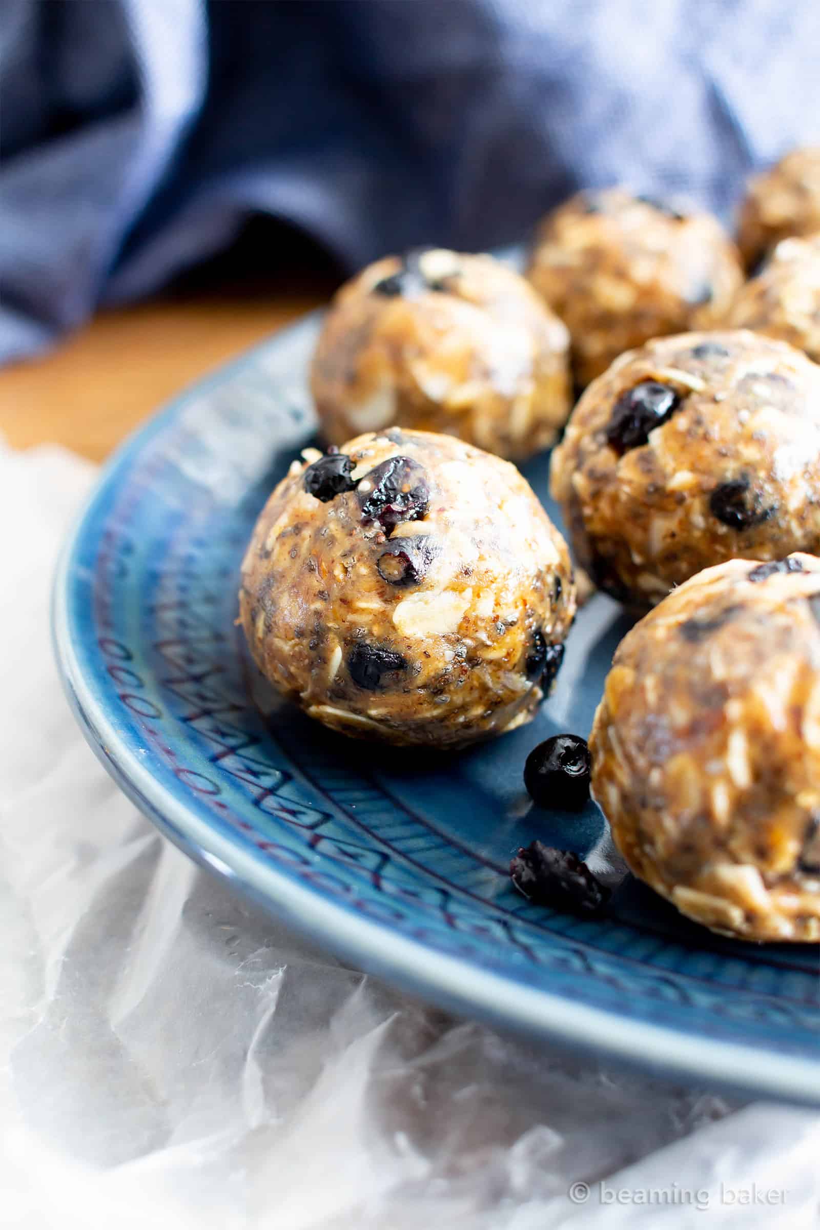 No Bake Blueberry Almond Chia Energy Bites (V, GF): a quick ‘n easy snack recipe for protein-rich no bake bites made with your favorite healthy ingredients! #Vegan #GlutenFree #ProteinRich #HealthySnacks #NoBake #Blueberries | Recipe at BeamingBaker.com