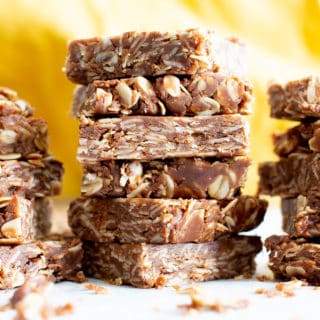 4 Ingredient No Bake Chocolate Peanut Butter Oatmeal Bars (V, GF): a quick 'n easy recipe for protein-packed no bake oatmeal bars bursting with chocolate and peanut butter flavors! Made with whole ingredients. #Vegan #GlutenFree #DairyFree #ProteinPacked #Healthy #Snacks #NoBake #Chocolate #PeanutButter | Recipe at BeamingBaker.com