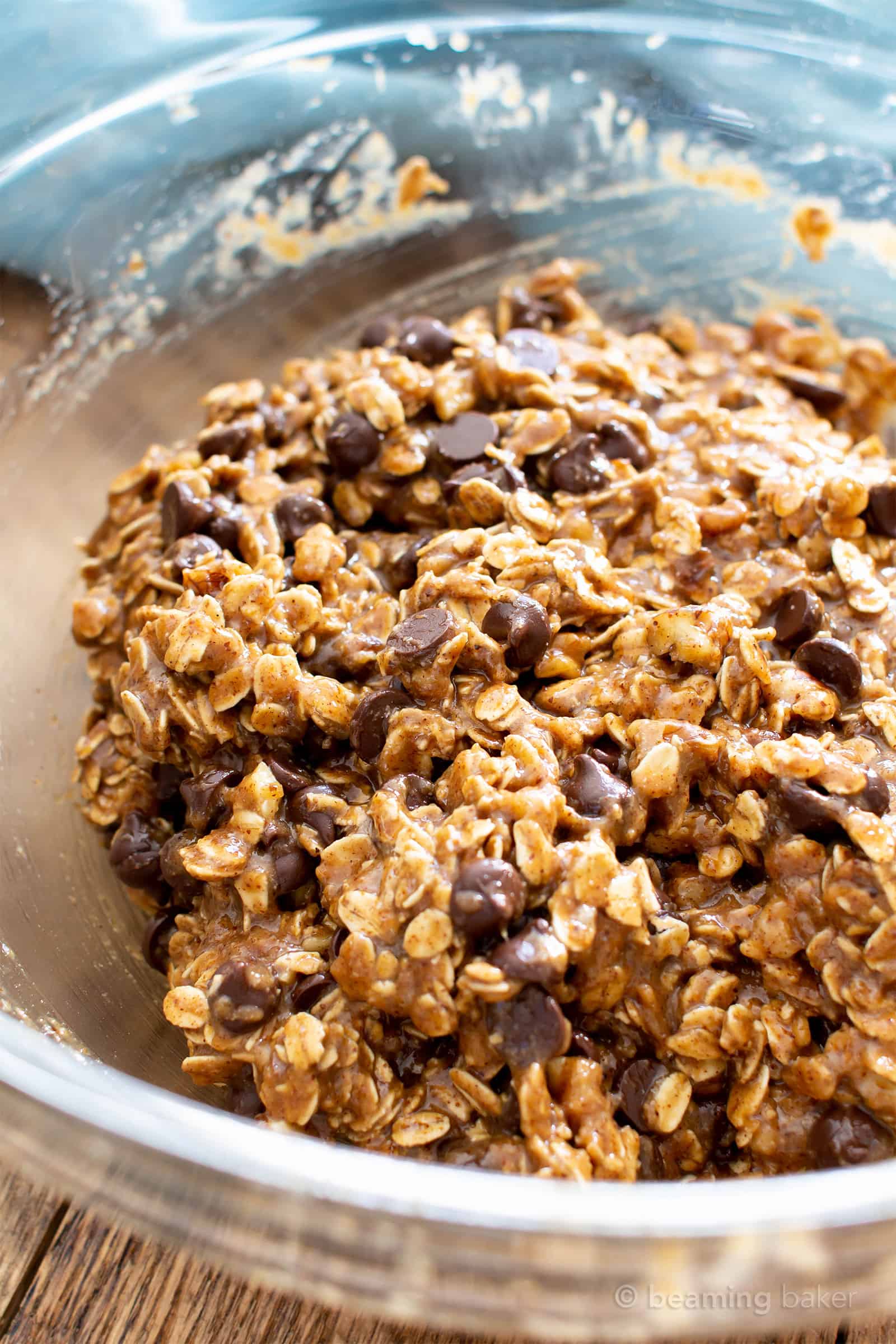 Easy Healthy Oatmeal Chocolate Chip Cookies: this easy healthy oatmeal chocolate chip cookies recipe yields chewy cookies with crispy edges and lots of chocolate chips! Vegan, Gluten-Free, Dairy-Free, Healthy. #Healthy #OatmealCookies #HealthyCookies #ChocolateChip | Recipe at BeamingBaker.com