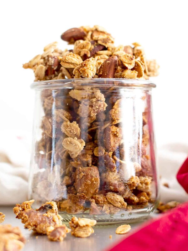 Gluten Free Chai Spice Granola Recipe (V, GF): a super easy, 1-bowl recipe for crunchy granola bursting with your favorite fall spices and nuts! Made with healthy ingredients. #Vegan #BeamingBaker #GlutenFree #VeganGlutenFree #Granola #HomemadeGranola #ChaiSpice #HealthySnacks | Recipe at BeamingBaker.com