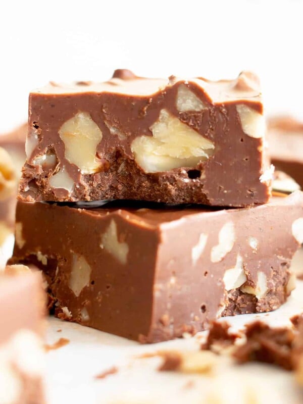 3 Ingredient Chocolate Walnut Fudge (V, GF): a 5-min recipe for thick squares of rich, velvety paleo vegan fudge packed with delicious walnuts. Made with healthy ingredients. #HealthyDesserts #Christmas #VeganGlutenFree #PaleoDesserts #VeganFudge #Fudge #BeamingBaker | Recipe at BeamingBaker.com