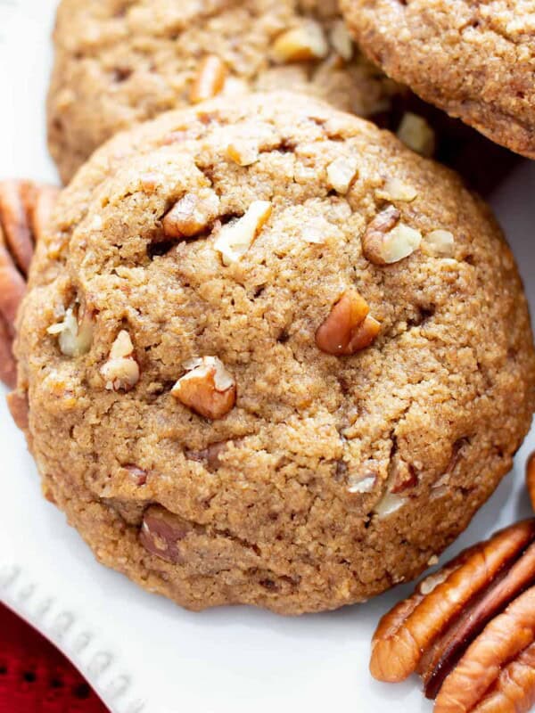 Easy Vegan Cinnamon Pecan Cookies (V, GF): an easy recipe for chewy on the outside, soft on the inside buttery gluten free pecan cookies bursting with pecan crunch and a cinnamon kick! Made with healthy ingredients. #Cookies #BeamingBaker #Vegan #GlutenFree #GlutenFreeCookies #Christmas #HealthyBaking #VeganCookies | Recipe at BeamingBaker.com