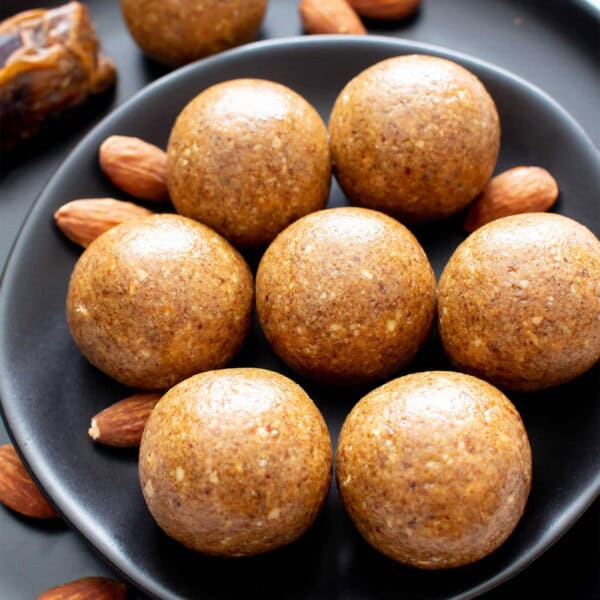 3 Ingredient Healthy No Sugar Added Paleo Energy Balls (V, GF): a fruit-sweetened recipe for salty ‘n sweet healthy energy balls that are paleo, vegan, gluten-free and dairy-free. #EnergyBalls #EnergyBites #HealthySnacks #BeamingBaker #Vegan #GlutenFree #DairyFree #NoSugarAdded | Recipe at BeamingBaker.com