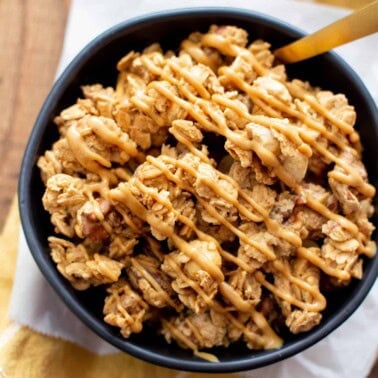 4 Ingredient Healthy Peanut Butter Granola Recipe (V, GF): this homemade peanut butter granola recipe is so easy & healthy! It’s crunchy with big clusters, salty, sweet and vegan, gluten-free, protein-rich! #Vegan #GlutenFree #PeanutButter #Granola | Recipe at BeamingBaker.com