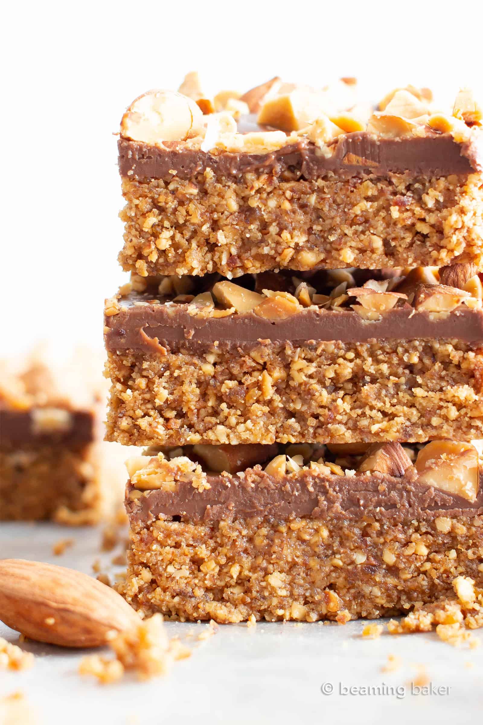 4 Ingredient No Bake Paleo Chocolate Almond Bars (V, GF): this paleo no bake chocolate almond bars recipe is so easy with just 4 ingredients! It’s the best no bake date nut bars recipe – healthy, vegan & gluten-free! #NoBake #Vegan #Paleo #Chocolate | Recipe at BeamingBaker.com