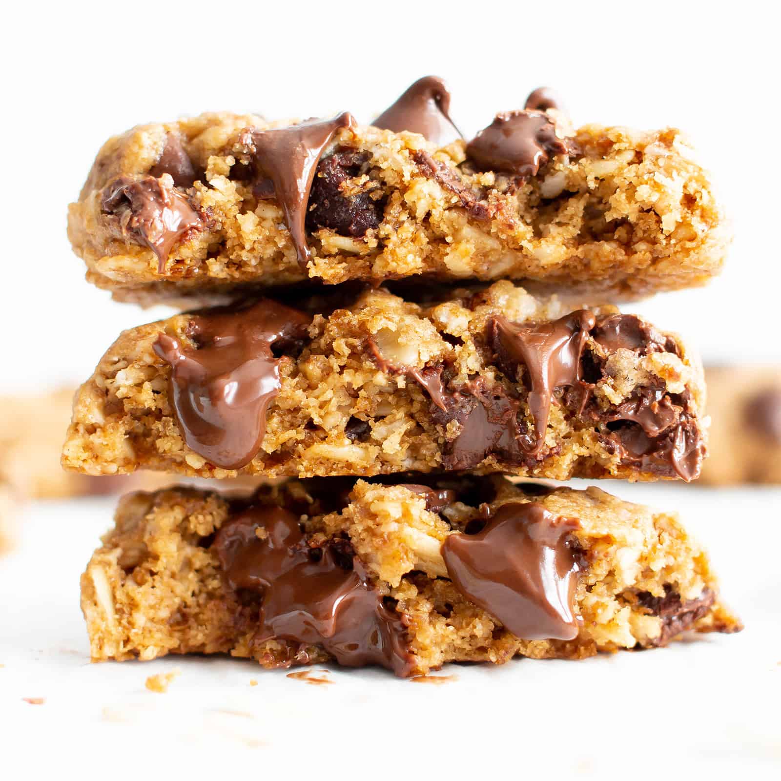 The BEST Gluten Free Oatmeal Chocolate Chip Cookies are crispy on the outside, perfectly chewy ‘n soft on the inside, and packed with cozy oatmeal & rich chocolate chip flavor. #GlutenFree #OatmealChocolateChipCookies #OatmealCookies #GFCookies | Recipe at BeamingBaker.com