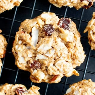 Healthy Oatmeal Coconut Cookies: delicious oatmeal coconut cookies with chewy & crispy goodness! Wonderfully healthy, vegan and gluten free. #healthy #coconut #oatmeal #cookies #vegan #glutenfree | Recipe at BeamingBaker.com