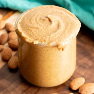 How to Make Almond Butter: learn how to make almond butter with just 1 ingredient and a few minutes! The best homemade almond butter—creamy, simple and delicious. #AlmondButter #Homemade #Recipe | Recipe at BeamingBaker.com