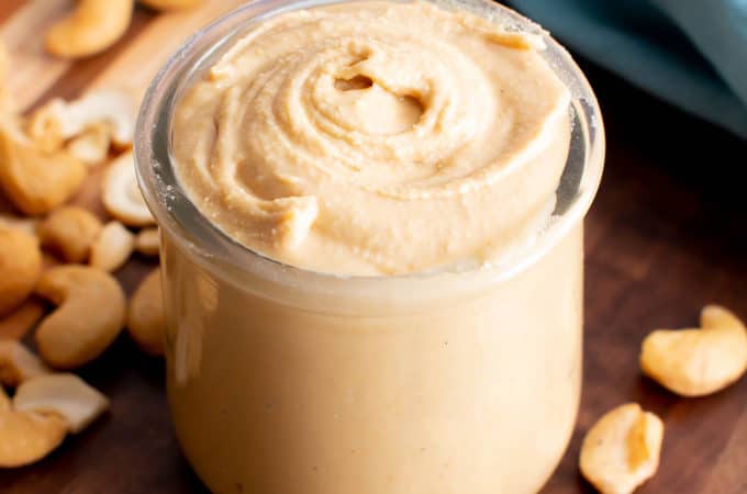 Homemade Cashew Butter: learn how to make cashew butter with just 1 ingredient and a few minutes! Step-by-step tutorial with clear, detailed pics to follow along. #CashewButter #CashewNutButter #Homemade #Cashews | Recipe at BeamingBaker.com