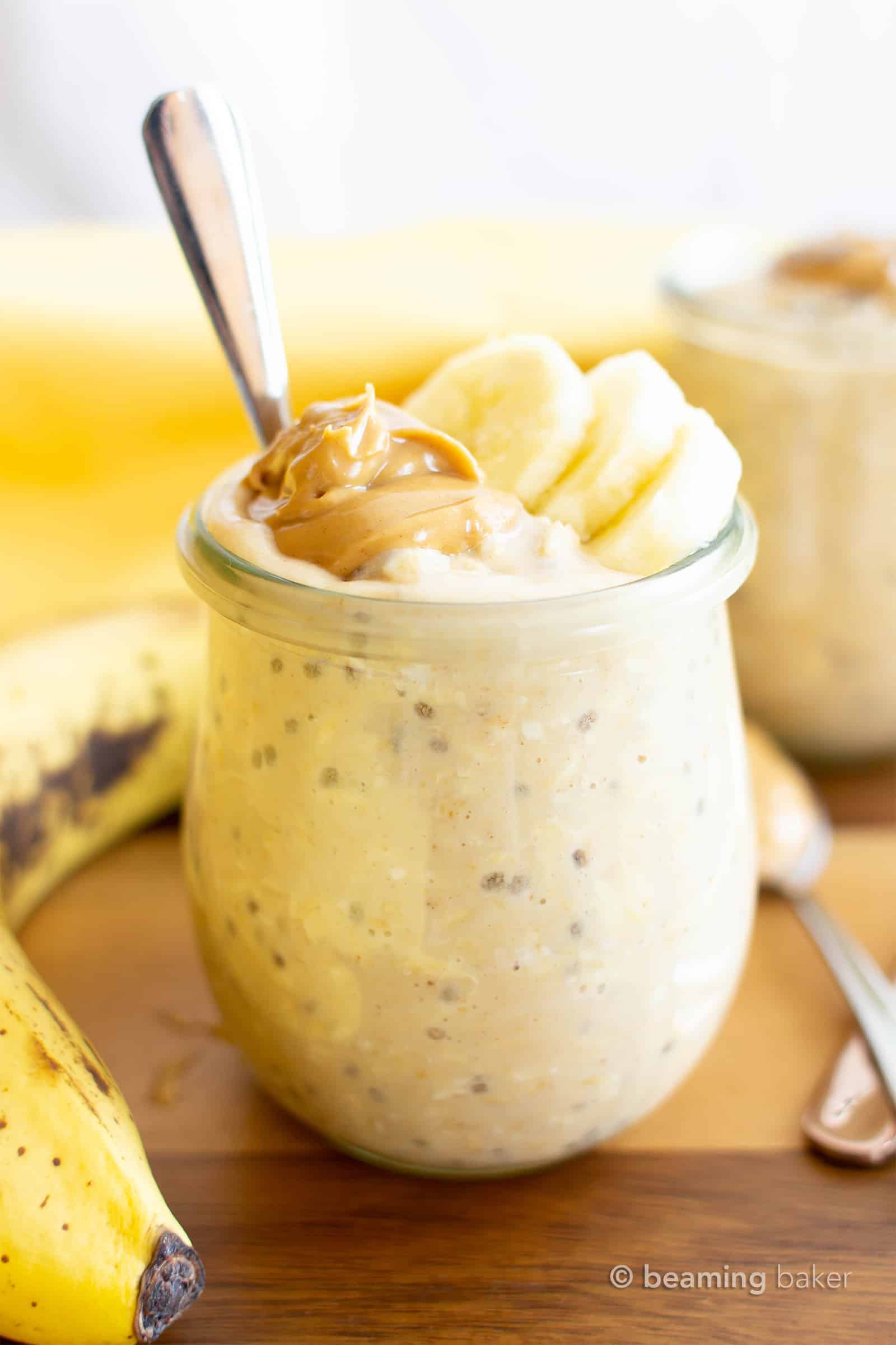 Easy Peanut Butter Banana Overnight Oats Recipe (Vegan): a quick recipe for vegan overnight oats with banana & peanut butter! Healthy, gluten free & delicious. #OvernightOats #PeanutButter #Banana #Vegan | Recipe at BeamingBaker.com
