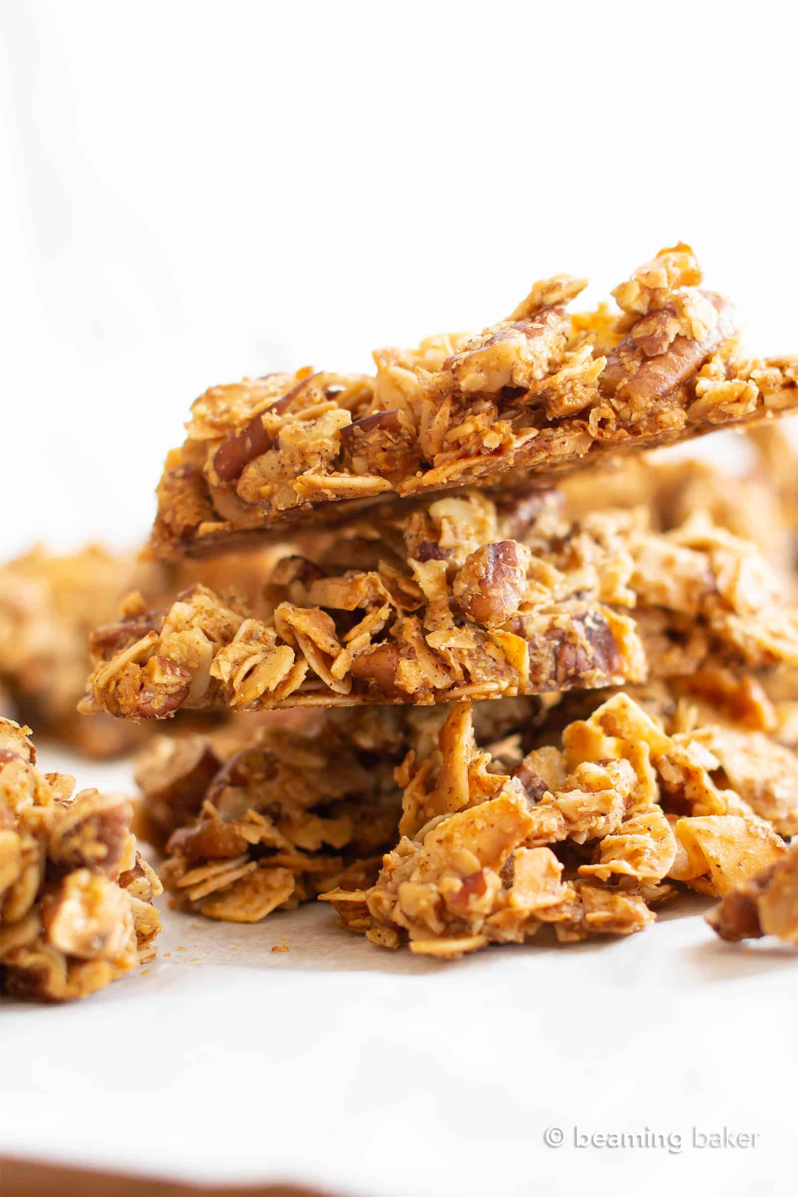 Recept na zdravou chunky granolu (GF): Naučte se připravit chunky granolu s klastry! Nejlepší domácí chunky granola-veganská, bezlepková mňamka! Super CHUNKY clusters s křupavými okraji, plné ořechů živin! #Granola #Vegan #GlutenFree #Healthy | Recept na BeamingBaker.com