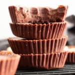Chocolate Peanut Butter Fat Bombs: the easiest chocolate peanut butter fat bombs—only 3 ingredients & 15 min prep! The best keto chocolate fat bombs! #FatBomb #Keto #Chocolate #PeanutButter #FatBombs | Recipe at BeamingBaker.com