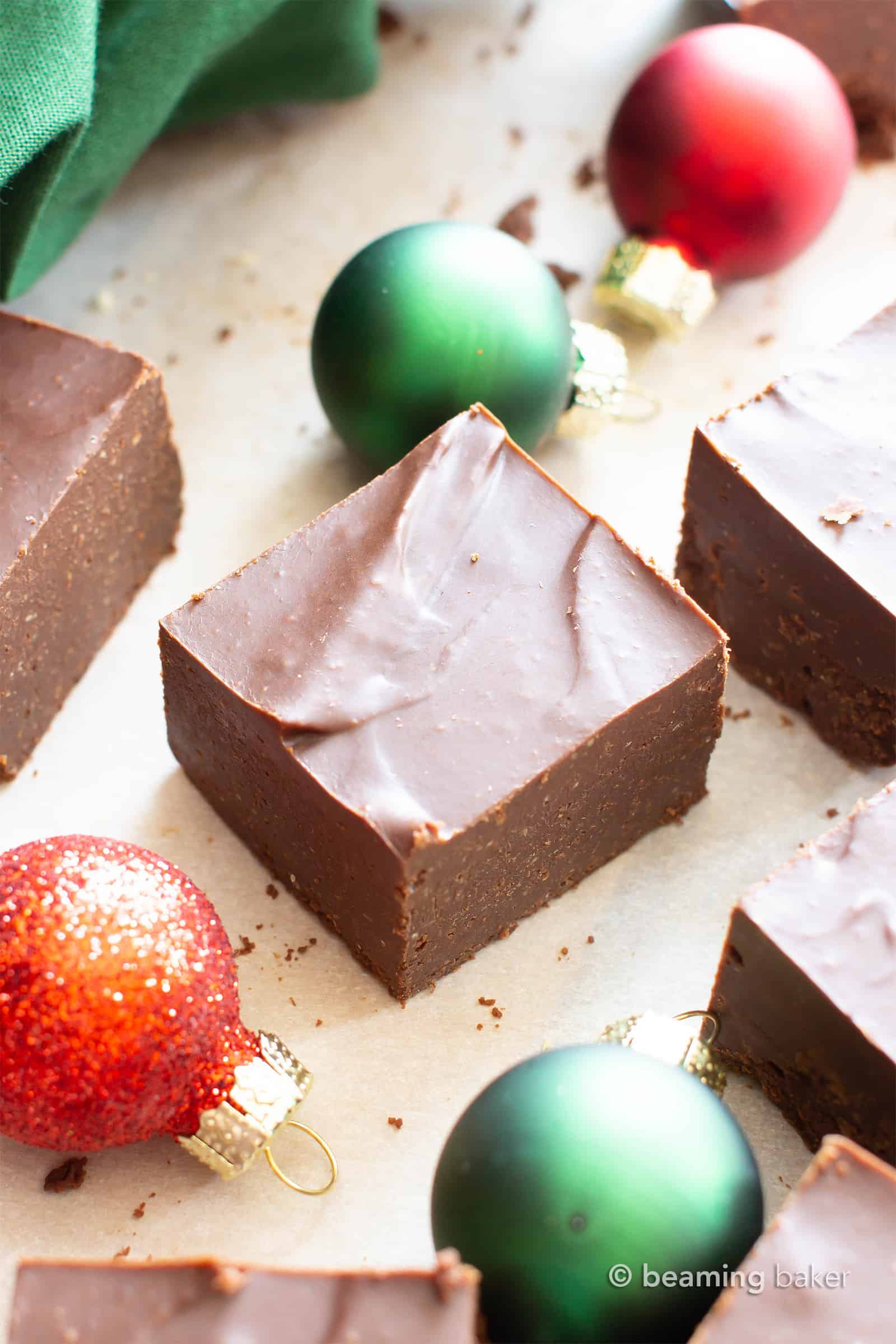 3 Ingredient Low Carb Peppermint Chocolate Fudge: this super easy keto chocolate fudge recipe is perfect for the holidays! Cool, minty & indulgent—the best keto peppermint fudge: Sugar Free, Low Carb, Vegan. #Keto #LowCarb #Fudge #Christmas #SugarFree | Recipe at BeamingBaker.com