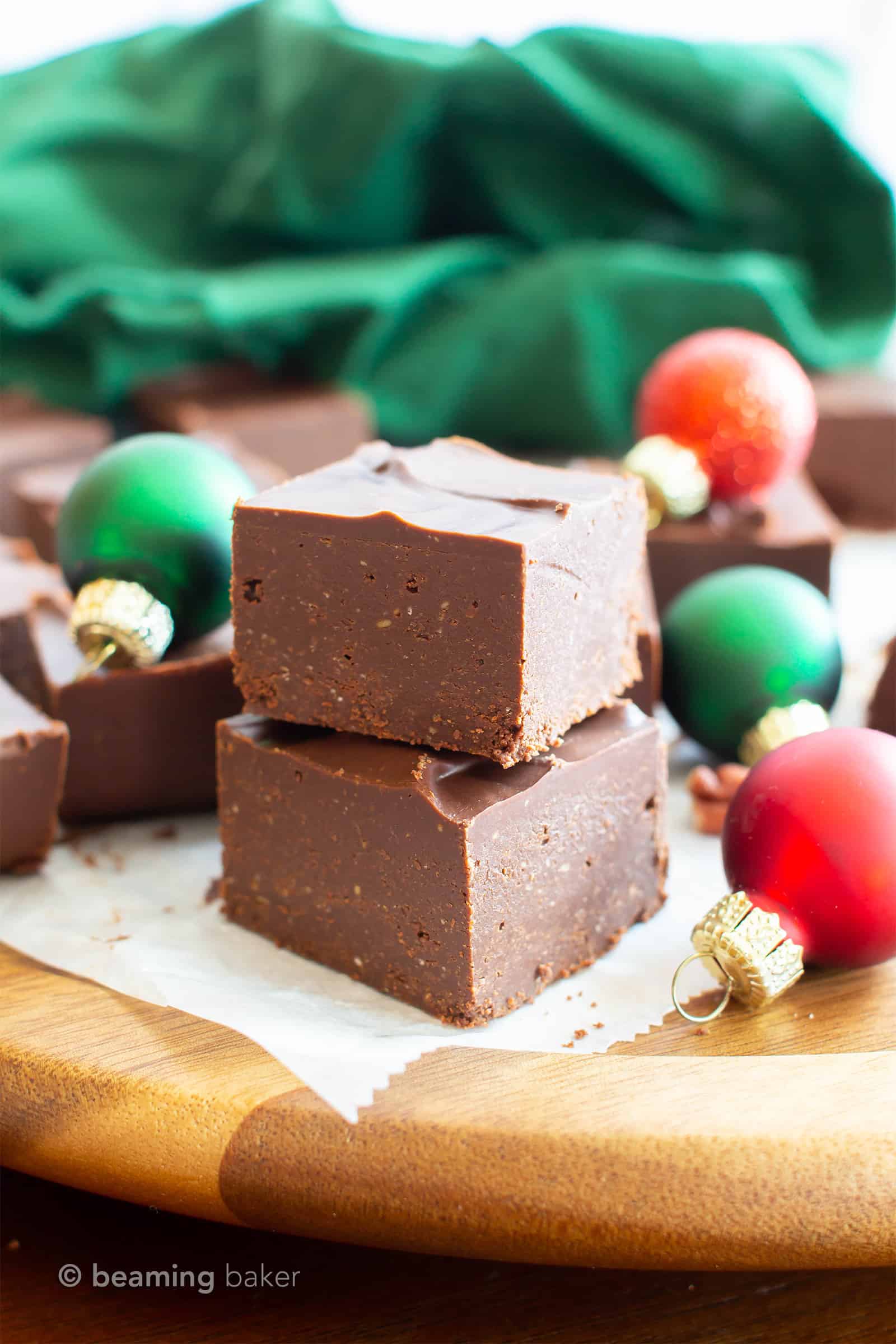 3 Ingredient Low Carb Peppermint Chocolate Fudge: this super easy keto chocolate fudge recipe is perfect for the holidays! Cool, minty & indulgent—the best keto peppermint fudge: Sugar Free, Low Carb, Vegan. #Keto #LowCarb #Fudge #Christmas #SugarFree | Recipe at BeamingBaker.com