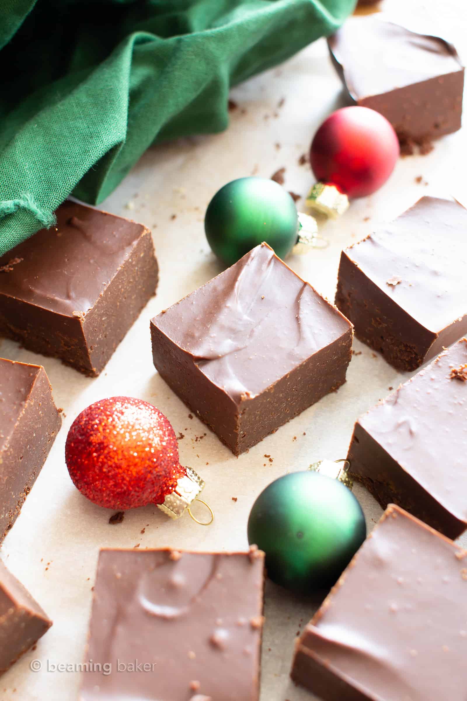 3 Ingredient Low Carb Peppermint Chocolate Fudge: this super easy keto chocolate fudge recipe is perfect for the holidays! Cool, minty & indulgent—the best keto peppermint fudge: Sugar Free, Low Carb, Vegan. #Keto #LowCarb #Fudge #Christmas #SugarFree | Recipe at BeamingBaker.com