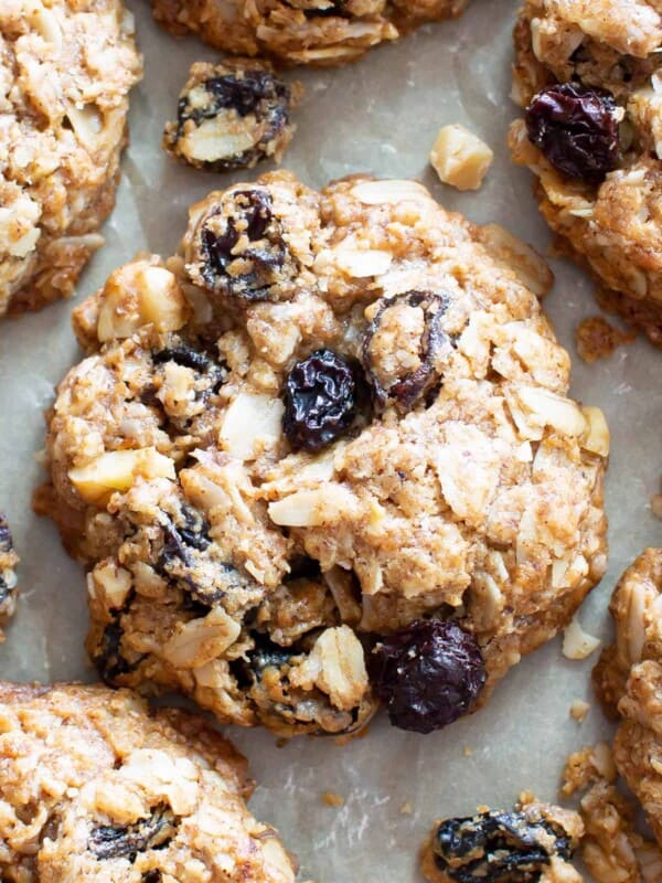 The BEST VEGAN chewy oatmeal raisin cookies EVER--crispy edges with a CHEWY center, bursting with oats, warm spices & juicy raisins! Gluten-Free, Healthy Ingredients! #Vegan #Cookies #OatmealRaisin #GlutenFree | Recipe at BeamingBaker.com