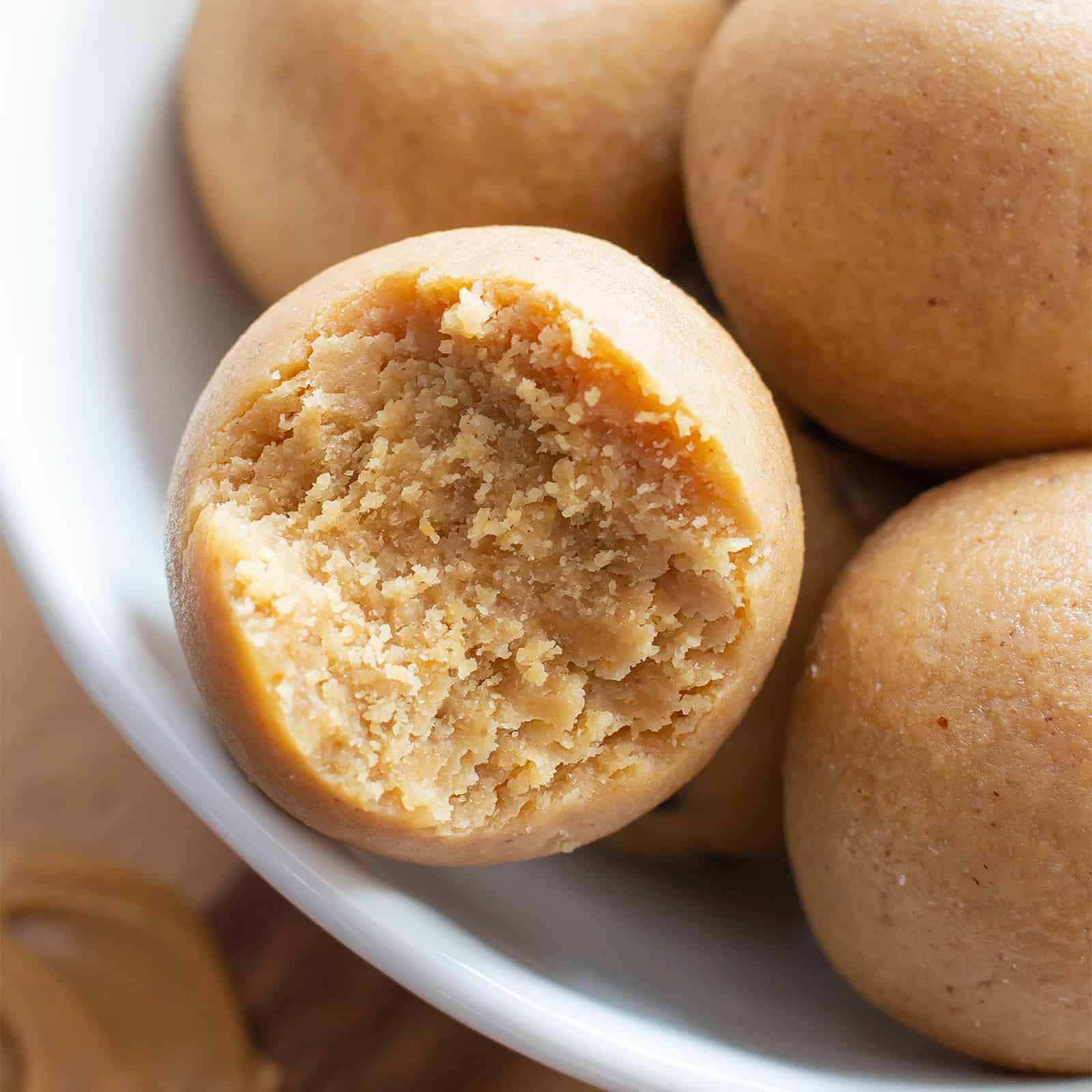 Peanut Butter Keto Energy Balls Recipe: just 3 ingredients for easy keto energy bites bursting with peanut butter flavor! Quick breakfast, protein-packed, Vegan, Gluten Free & Healthy. #Keto #PeanutButter #Healthy #LowCarb | Recipe at BeamingBaker.com