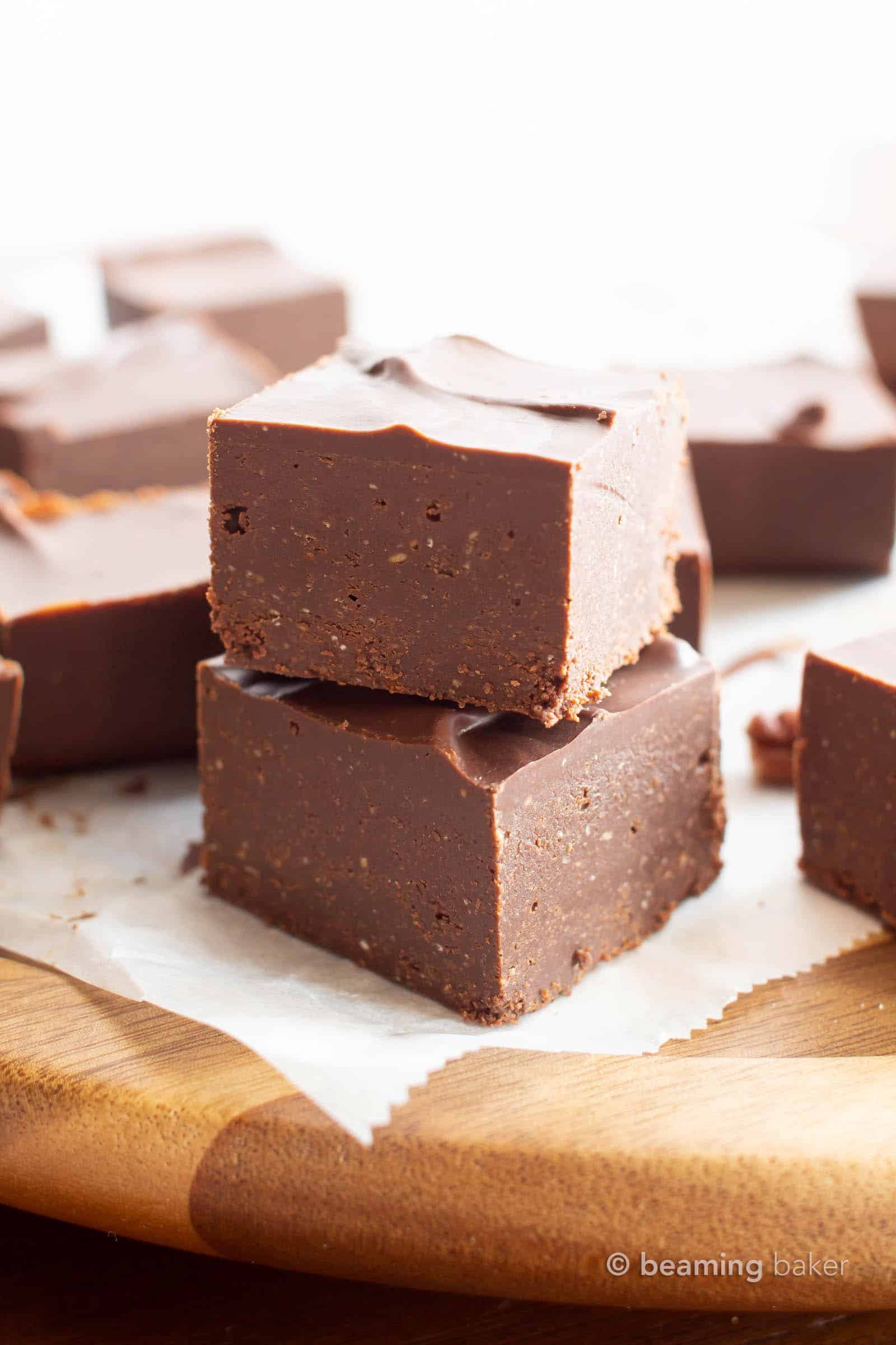 Keto Fudge: this easy keto fudge recipe calls for just 2 simple ingredients and only 5 mins of prep. Creamy, chocolate-y fudge that’s low carb! #Keto #Fudge #LowCarb #Ketogenic | Recipe at BeamingBaker.com