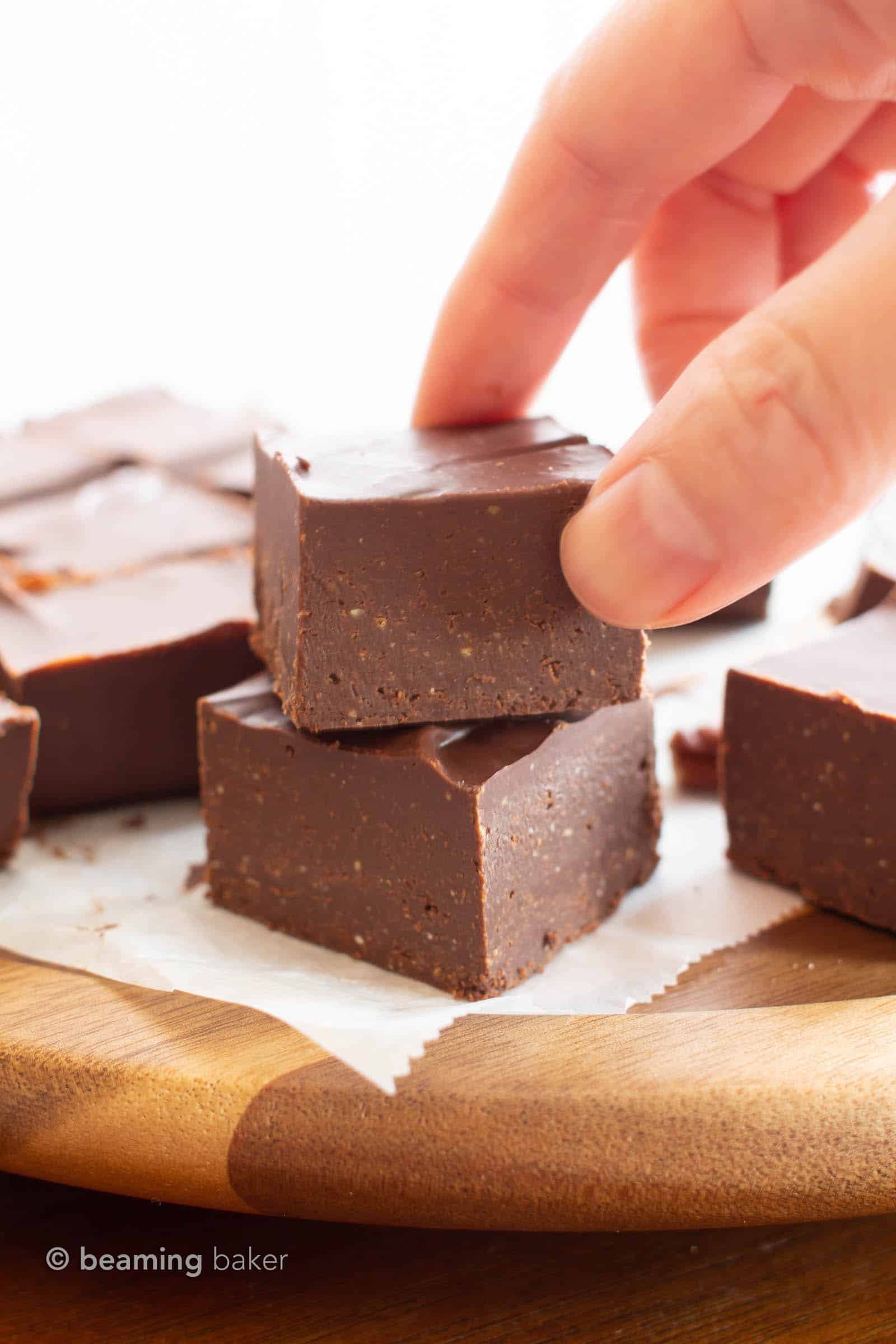 Keto Fudge: this easy keto fudge recipe calls for just 2 simple ingredients and only 5 mins of prep. Creamy, chocolate-y fudge that’s low carb! #Keto #Fudge #LowCarb #Ketogenic | Recipe at BeamingBaker.com