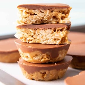 No Bake Chocolate Peanut Butter Oatmeal Cups (GF): an easy, 4 ingredient recipe for chocolate PB oatmeal cups! A delicious on-the-go snack that’s packed with healthy ingredients & protein-rich YUM. #PeanutButter #NoBake #Chocolate #Oatmeal | Recipe at BeamingBaker.com