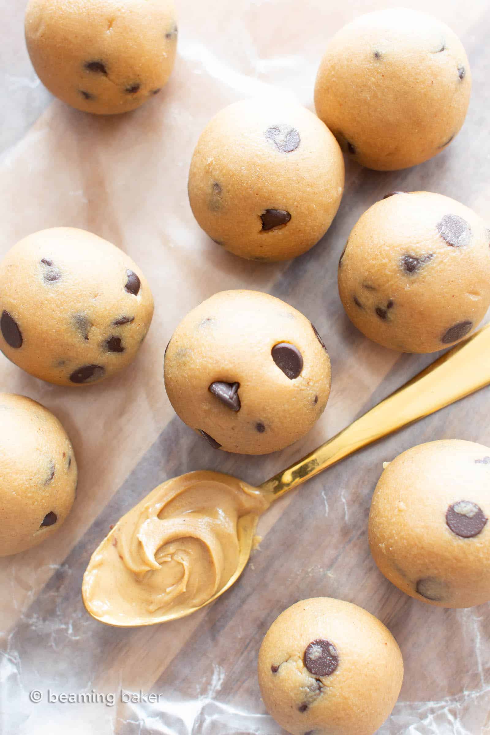 4 Ingredient Keto Peanut Butter Balls: this low carb peanut butter balls recipe is super EASY, keto-friendly and tasty! Lightly sweet peanut butter delight! Protein-Rich, Vegan. #Keto #LowCarb #PeanutButter #Vegan | Recipe at BeamingBaker.com