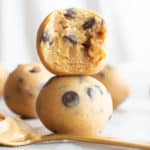 4 Ingredient Keto Peanut Butter Balls: this low carb peanut butter balls recipe is super EASY, keto-friendly and tasty! Lightly sweet peanut butter delight! Protein-Rich, Vegan. #Keto #LowCarb #PeanutButter #Vegan | Recipe at BeamingBaker.com