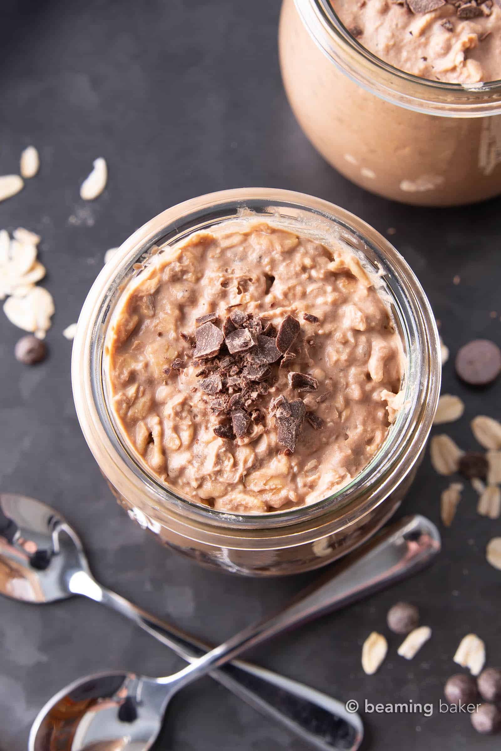 Chocolate Overnight Oats Recipe (Vegan): this rich & creamy chocolate overnight oats recipe is so EASY to make! Prep in minutes the night before for healthy overnight oats in a jar. #OvernightOats #Chocolate #Breakfast #Vegan | Recipe at BeamingBaker.com