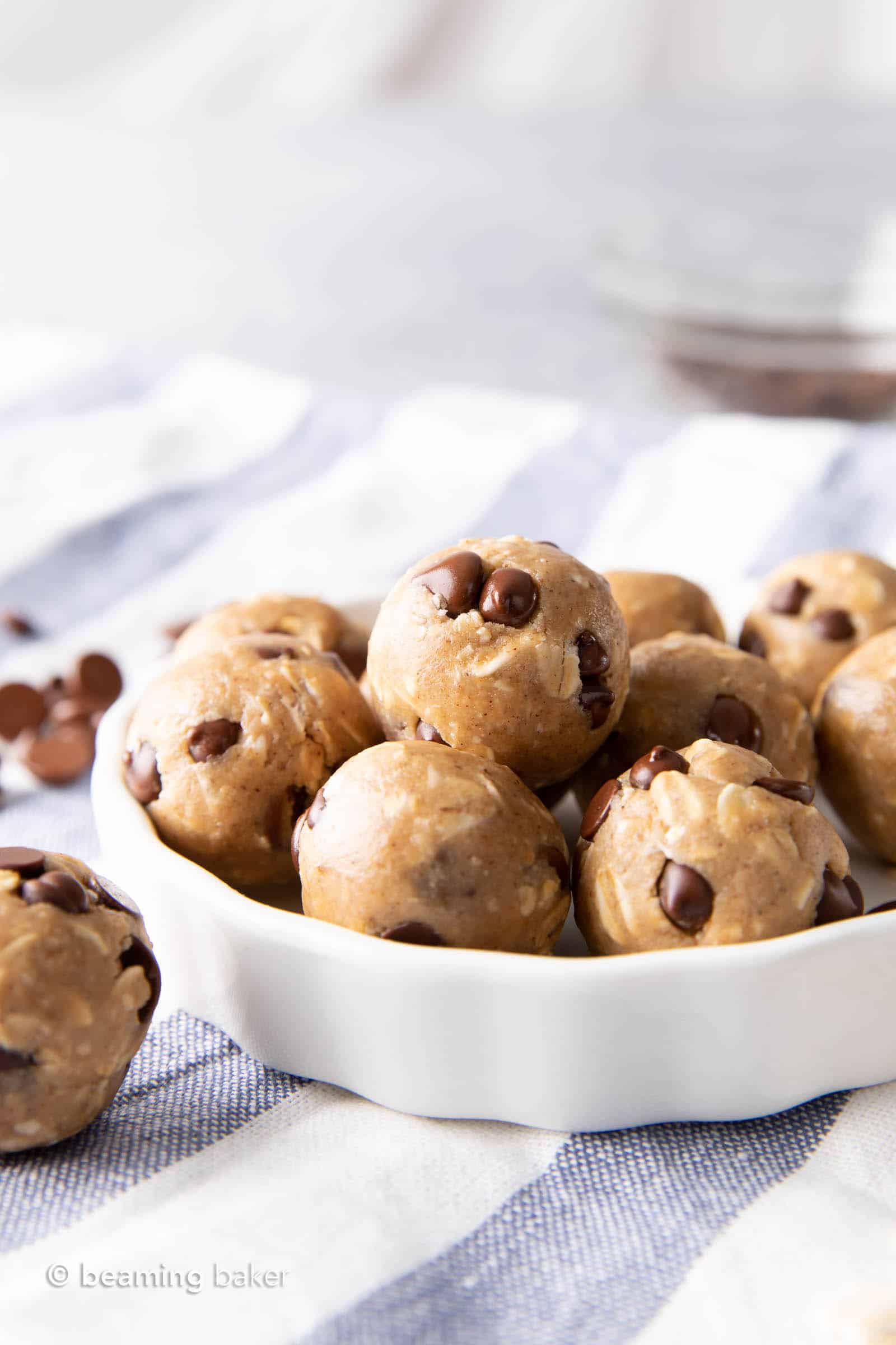 Oatmeal Cookie Energy Balls Recipe: a 5 ingredient recipe for healthy oatmeal energy balls packed with nutrients! Easy to make, Vegan, Gluten Free, Refined Sugar-Free. #EnergyBalls #Vegan #GlutenFree #Healthy | Recipe at BeamingBaker.com