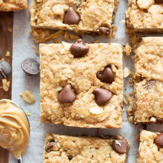 Peanut Butter Chocolate Chip Oatmeal Cookie Bars: this healthy oatmeal cookie bars recipe is packed with creamy peanut butter, fiber-rich oats and plant-based ingredients. Chewy & delicious cookies bars! Vegan, Gluten Free, Dairy-Free. #CookieBars #PeanutButter #Oatmeal #GlutenFree #Vegan | Recipe at BeamingBaker.com