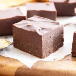 2 Ingredient Keto Chocolate Peanut Butter Fudge: EASY keto fudge recipe prepared in 5 minutes for thick squares of decadent, Low Carb keto chocolate peanut butter fudge. #Keto #LowCarb #PeanutButter #Fudge | Recipe at BeamingBaker.com