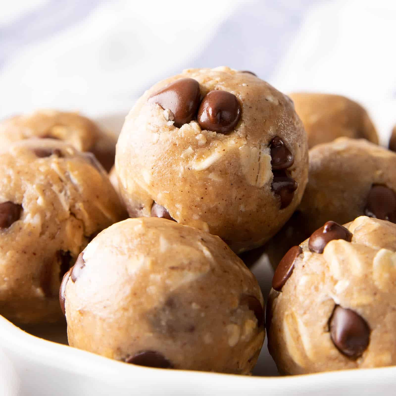Healthy Oatmeal Cookie Energy Balls Recipe
