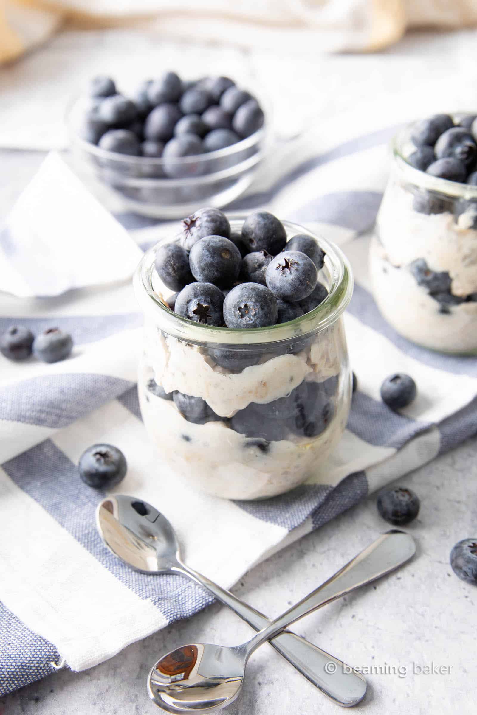 Healthy Overnight Oats with Almond Milk and Blueberries: learn how to make overnight oats with almond milk! Quick & easy almond milk breakfast in a jar—the best overnight oats with almond milk. #OvernightOats #AlmondMilk #Breakfast #Healthy | Recipe at BeamingBaker.com