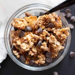 Homemade Granola Recipe: make your own granola, homemade & healthy! Crunchy clusters with chocolate chips. Best homemade granola recipe! Grain-Free, Vegan, Dairy-Free. #Granola #Homemade #GrainFree #Breakfast #Healthy | Recipe at BeamingBaker.com