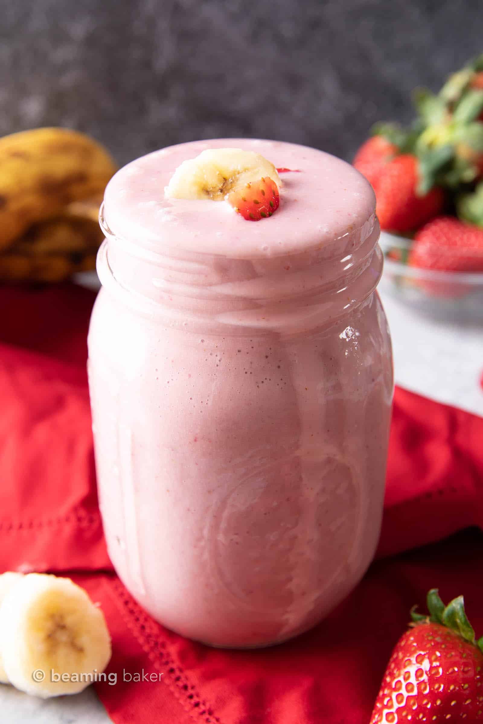 Strawberry Banana Smoothie Recipe: learn how to make a strawberry banana smoothie with 3 ingredients! Smooth, creamy and refreshing! Healthy, Easy to Make, Simple Ingredients. #Strawberry #Smoothie #Banana #Recipe | Recipe at BeamingBaker.com