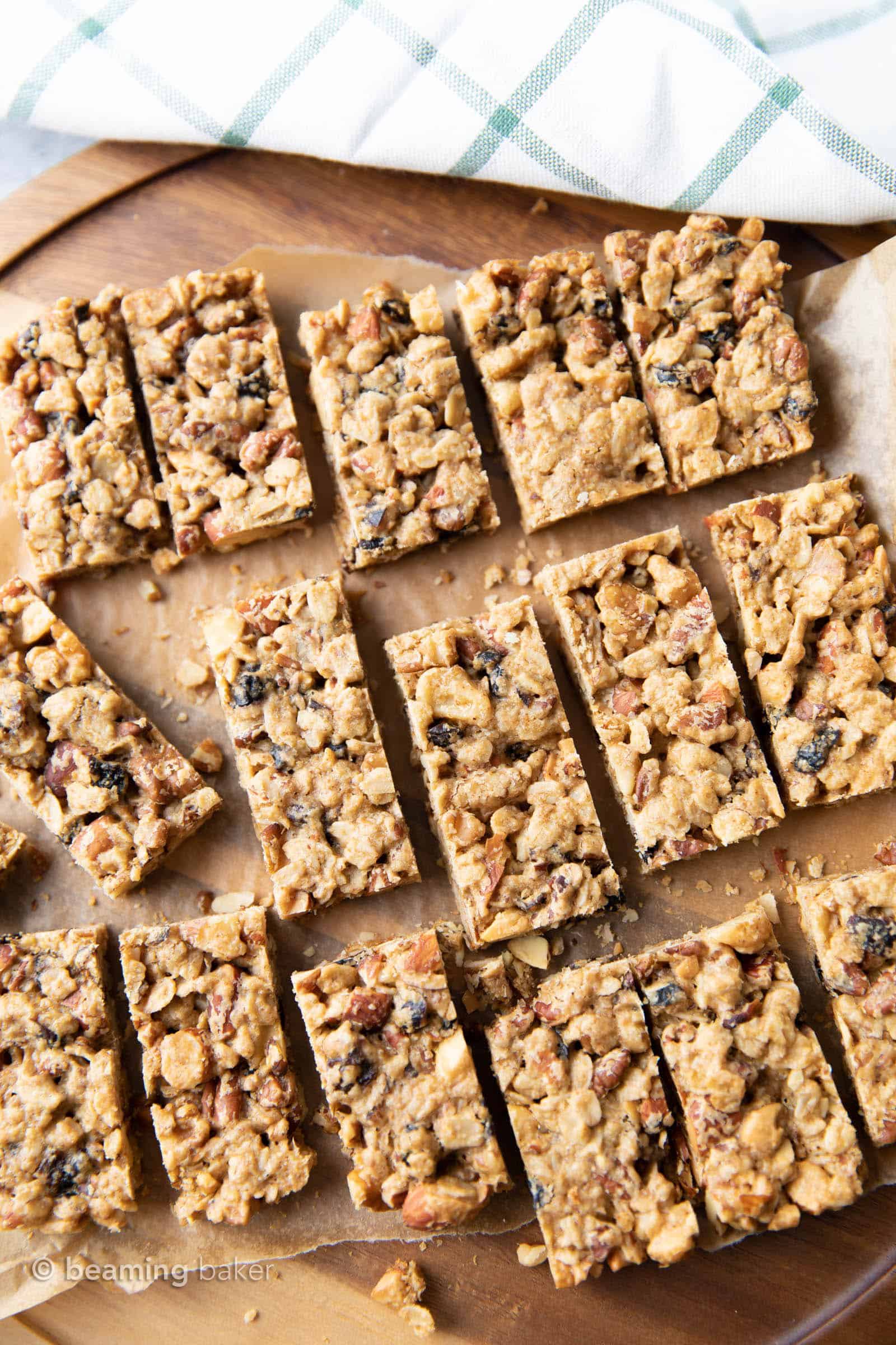 Healthy Granola Bars (V, GF): this healthy homemade granola bars recipe yields soft ‘n chewy granola bars with a crunch! Refined Sugar-Free, Vegan, Gluten Free & made with wholesome nuts and fruits. #GranolaBars #Healthy #Vegan #GlutenFree #Snacks | Recipe at BeamingBaker.com