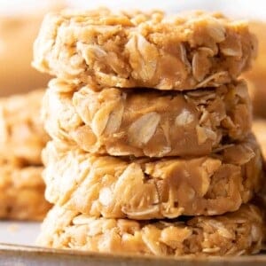 Easy Peanut Butter No Bake Cookies: this 3 ingredient peanut butter no bake cookies recipe is so easy to make! Sweet, chewy and satisfying no bake peanut butter oatmeal cookies. #NoBake #Cookies #PeanutButter #Oatmeal | Recipe at BeamingBaker.com